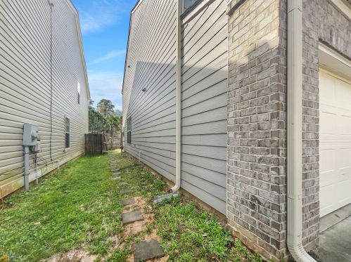 5905 El Segundo Way, Atlanta GA  30349-7521 exterior