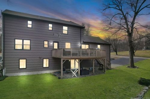 36 Laurel Dr, Upper Stepney CT  06468-1650 exterior