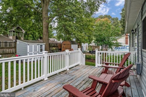 4935 Chestnut St, Shady Side MD 20764-9661 exterior