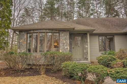 11 Whinchat Ln, Bybee, VA 22963-2243