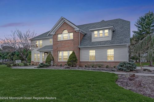 6 Falcon Ridge Cir, Holmdel Village, NJ 07733-1959