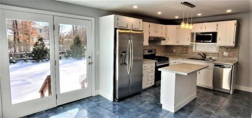 14 Colonial Dr, Warren RI  02885-1709 exterior