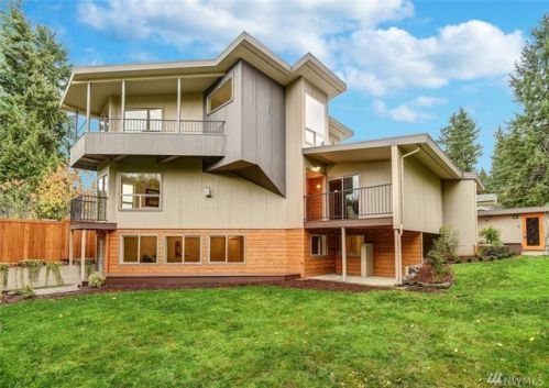 9529 Sand Point Way, Seattle, WA 98115-2648