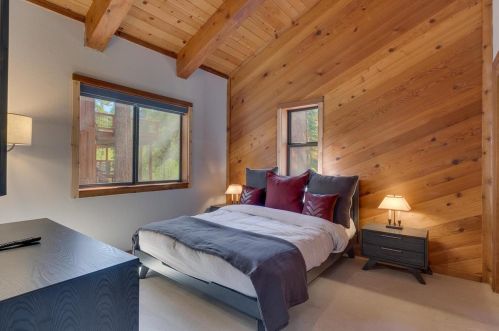 117 Basque Dr, Truckee CA  96161-3907 exterior