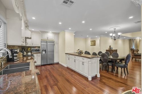 2417 Glenoaks Blvd, Glendale CA  91206-3027 exterior