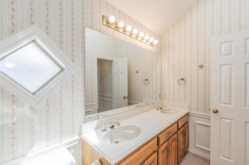 2102 Antibes Dr, Carrollton TX 75006-4327 exterior