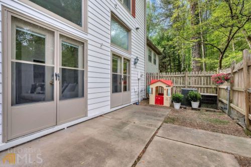 302 Brandywine Cir, Atlanta GA  30350-2002 exterior