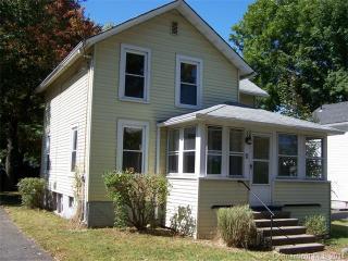 7 Brooks Ln, Cromwell, CT 06416-2108