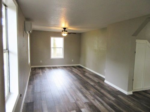 718 Anderson St, Angleton TX 77515-4544 exterior