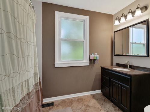 452 Cochise Ct, Carol Stream IL  60188-1515 exterior