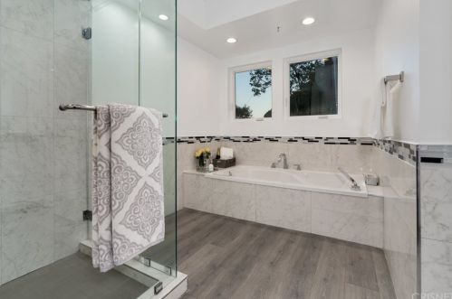 1652 Gladys Dr, Glendale CA  91206-1616 exterior