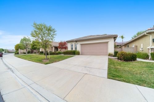 27972 Whisperwood Dr, Sun City, CA 92584-8083