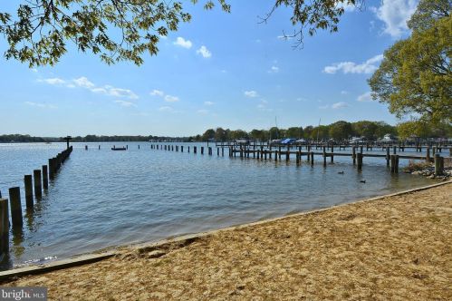 1304 Avalon Blvd, Shady Side MD 20764-9683 exterior