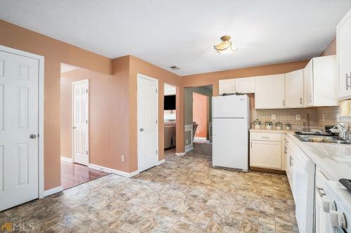 125 Edison Dr, Stockbridge GA  30281-2761 exterior