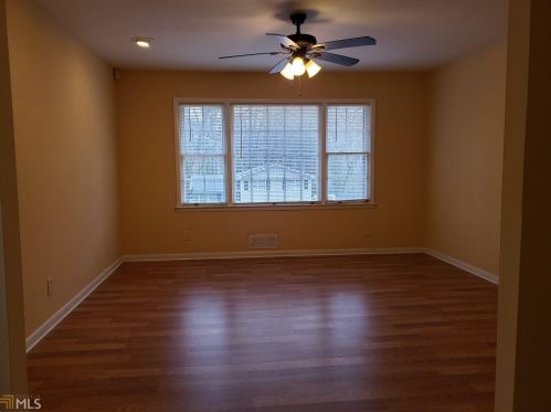 5716 Sandhurst Dr, Forest Park, GA 30297-2907