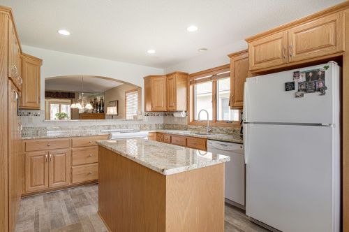 566 Timber Ct, Prior Lake, MN 55379-3509