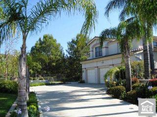 795 Edgeview Cir, Anaheim, CA 92808-1402