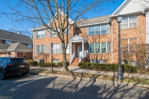4 Franklin School Way, Metuchen, NJ 08840-1858