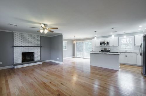 19 Jenny Ln, Waterbury, CT 06716-1634