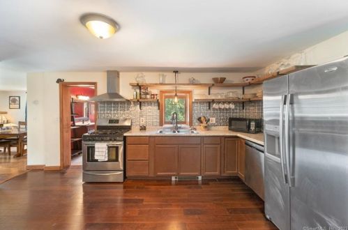 110 Squaw Rock Rd, Killingly CT  06239-4220 exterior