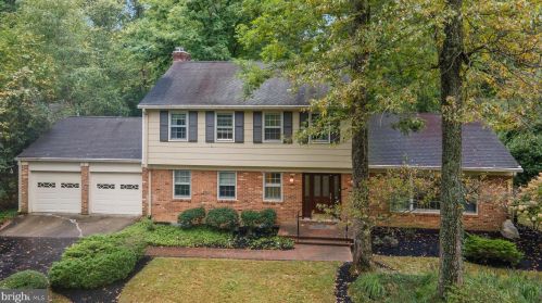 12105 Stirrup Rd, Herndon, VA 20191-2103