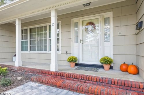 15 Littlebrook Rd, Springfield, NJ 07081-3717