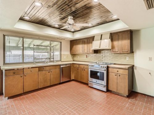 3130 Barton Rd, Carrollton TX 75007-3501 exterior