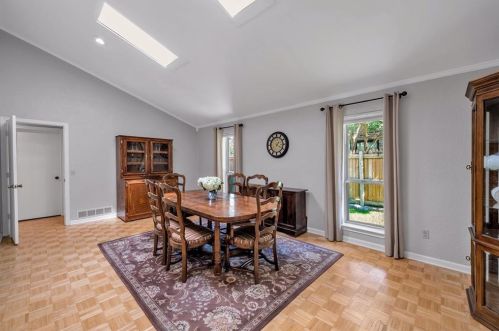 1011 Oxfordshire Dr, Carrollton TX 75007-4817 exterior