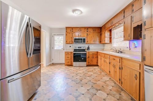 2566 Dewey Ave, Atlanta GA  30344-1048 exterior