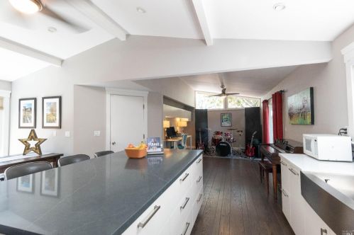 364 Peachstone Ter, San Rafael, CA 94903-1326