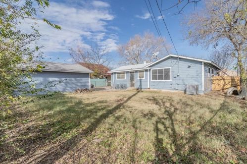 1304 Tucker St, Fort Worth TX  76104-2140 exterior