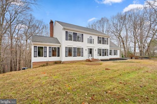 4923 Wolf Run Shoals Rd, Woodbridge, VA 22192-5752