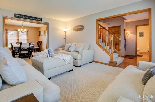 104 Bradford Ct, Oswego, IL 60543-9201