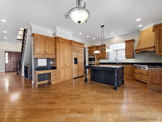 432 Traube Ave, Willowbrook IL  60514-2819 exterior