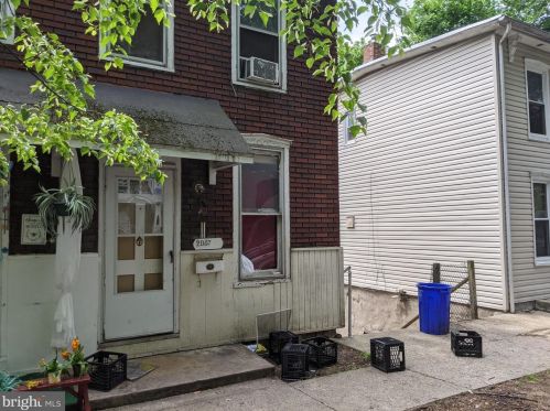2037 Kensington St, Harrisburg, PA 17104-1925