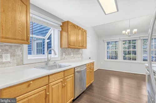 9919 Coffer Woods Rd, Springfield VA  22015-2903 exterior