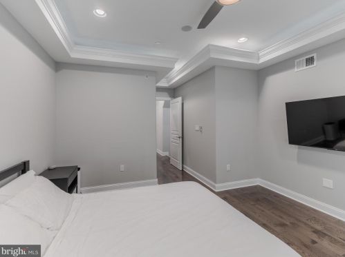 2131 10th St, Philadelphia PA 19148-5007 exterior