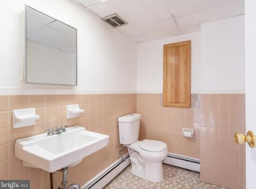 6910 Cliff Rd, Philadelphia PA  19128-4405 exterior