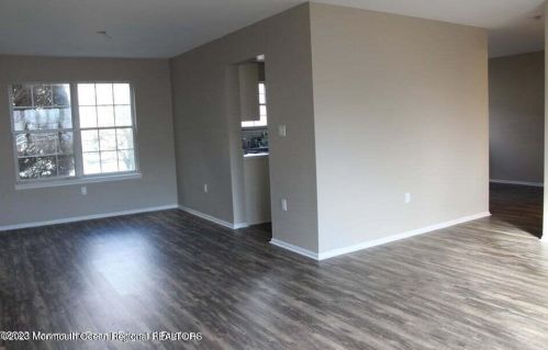 60 Perri Rd, East Freehold, NJ 07728-4141