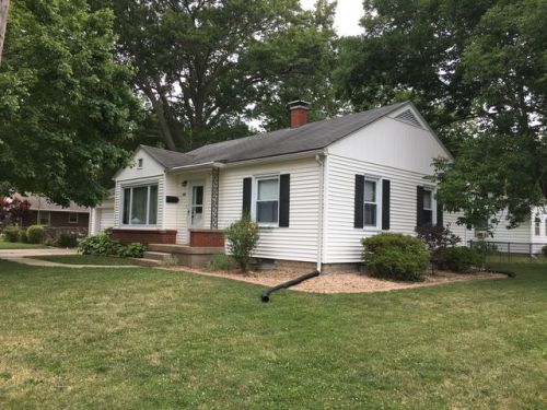 999 Rider St, Flora, IL 62839-1038
