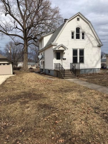549 Center St, Paxton, IL 60957-1349