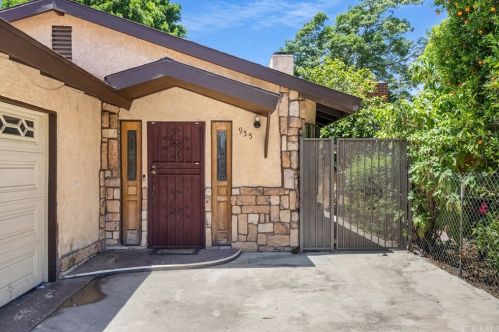 955 Florez St, Colton, CA 92324-3551