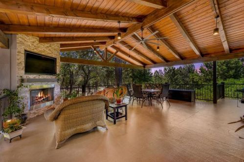615 Conifer Ln, Auburn, CA 95602-9322