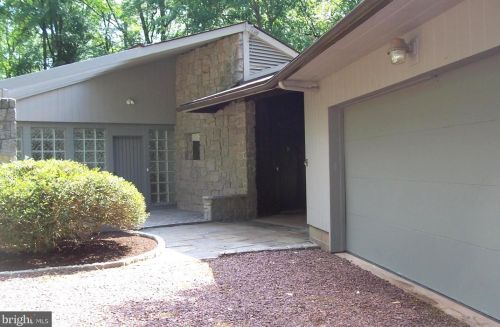 69 Bayberry Rd, Princeton NJ  08540-7418 exterior