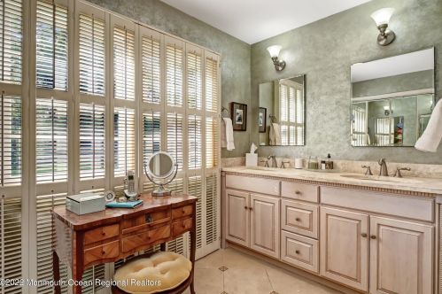 20 Fox Hill Rd, Middletown NJ 07748-2911 exterior