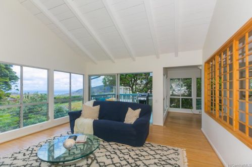 1069 Kaumoku St, Honolulu HI  96825-1307 exterior