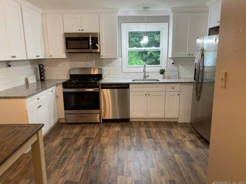 15 Saville St, Windsor CT  06095-4450 exterior