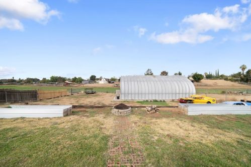 9479 Stirrup St, Riverside CA  92509-4960 exterior