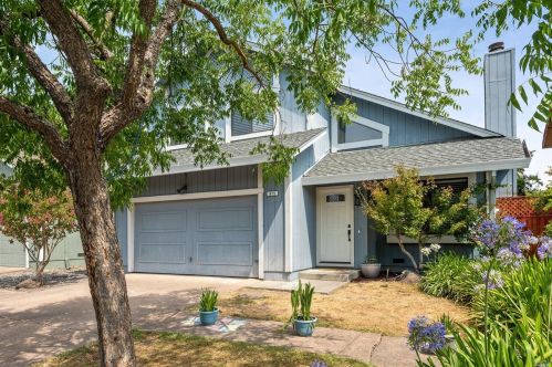 815 Bond Pl, Windsor, CA 95492-8850