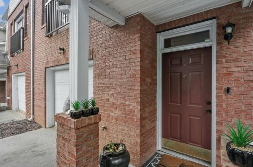 2587 Laurel Cir, Atlanta, GA 30311-1233